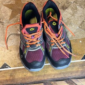 Women’s wolverines jet stream size 8.5 composite toe slip resistant shoes